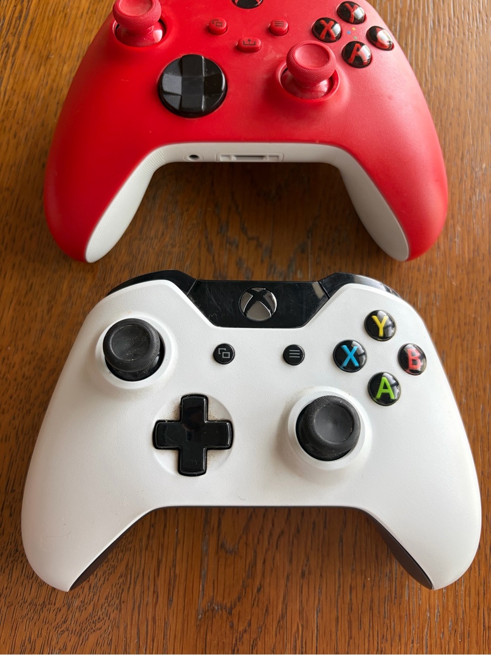 Xbox Wireless Controller Duo - Red & White - Picture 9 of 9